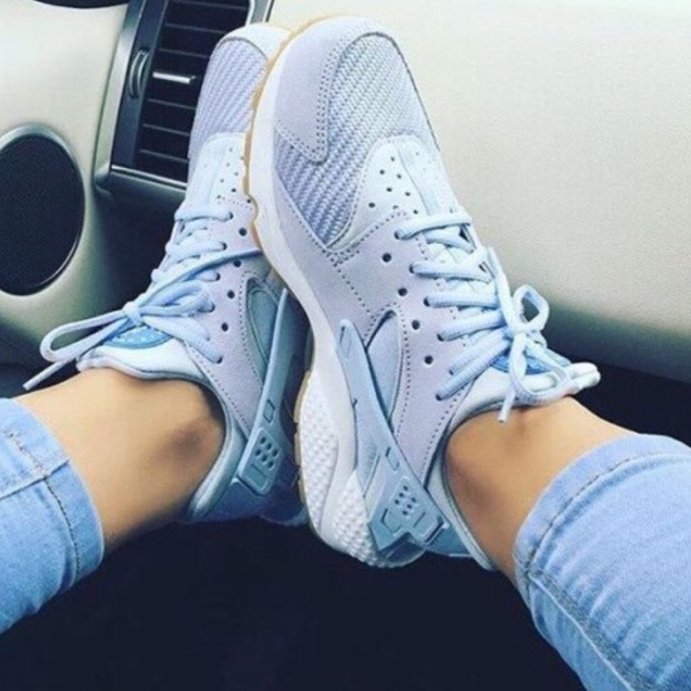 At Nike huarache run txt